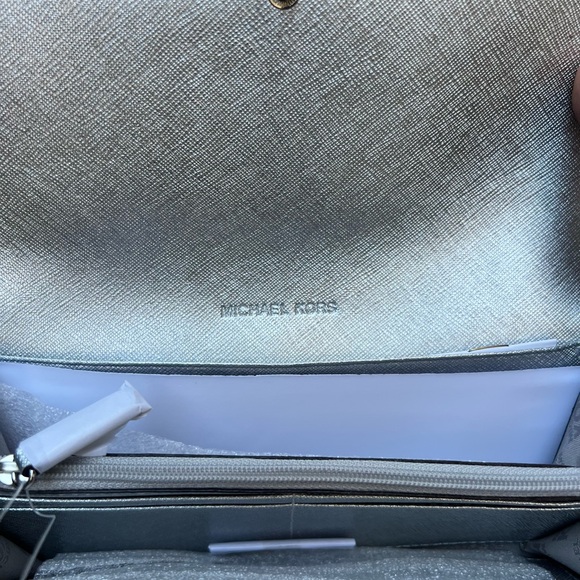 NWT Michael Kors Leather Jetset Travel Carryall Wallet - Picture 3 of 4